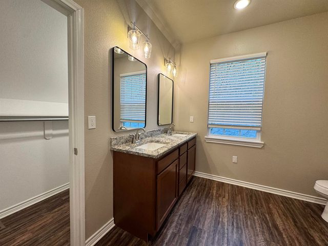 305 MAPLE AVE, Gladewater, TX 75647