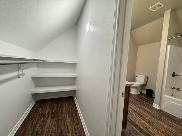 305 MAPLE AVE, Gladewater, TX 75647