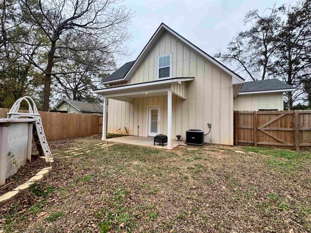 305 MAPLE AVE, Gladewater, TX 75647