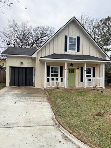 305 MAPLE AVE, Gladewater, TX 75647