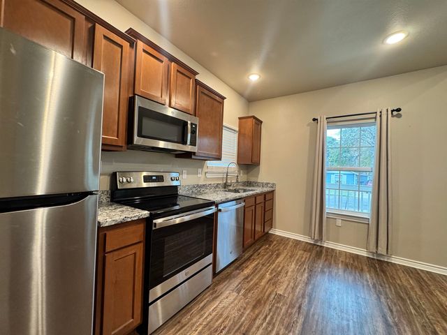 305 MAPLE AVE, Gladewater, TX 75647