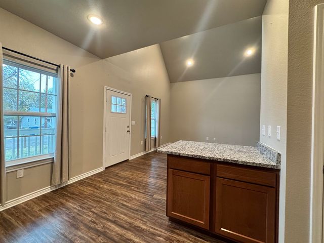 305 MAPLE AVE, Gladewater, TX 75647