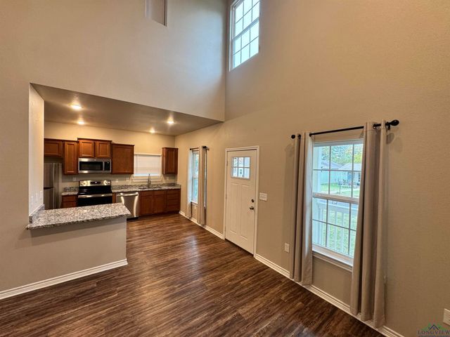 305 MAPLE AVE, Gladewater, TX 75647