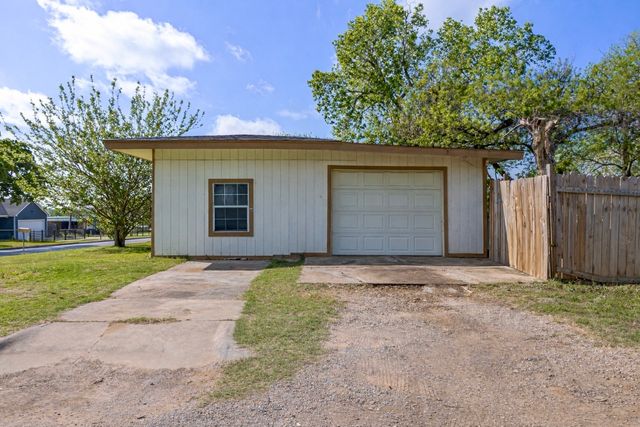 3000 Pate Drive, Fort Worth, TX 76105