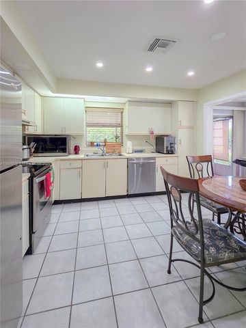 705 SE 22nd Ln, Homestead, FL 33033