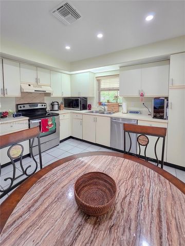 705 SE 22nd Ln, Homestead, FL 33033