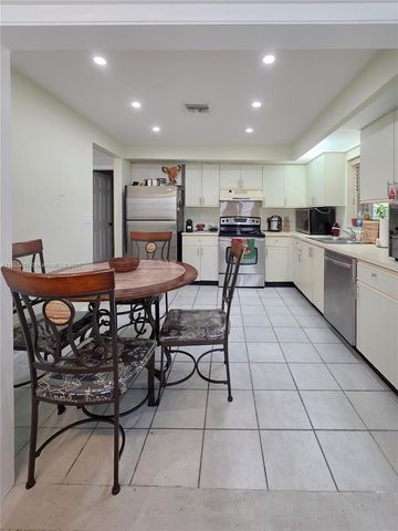 705 SE 22nd Ln, Homestead, FL 33033