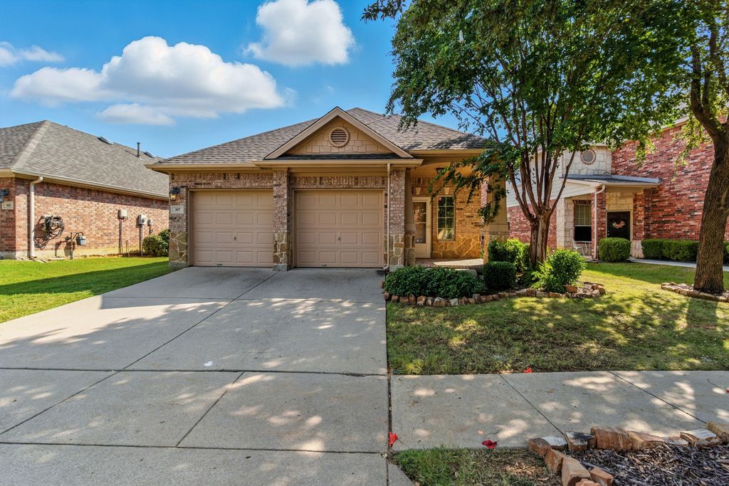 307 Kirby Drive, Lantana, TX 76226
