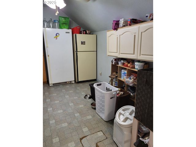 634 E MAIN St, Sheridan, OR 97378