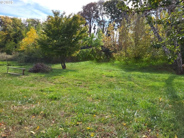 634 E MAIN St, Sheridan, OR 97378