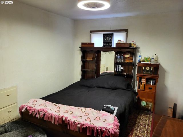 634 E MAIN St, Sheridan, OR 97378