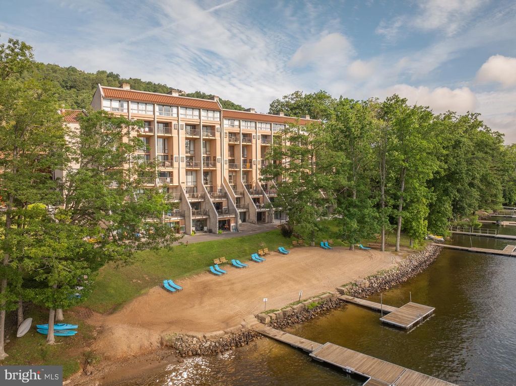 Image 3 of property listing at 20160 GARRETT HWY #H706, Oakland, MD 21550