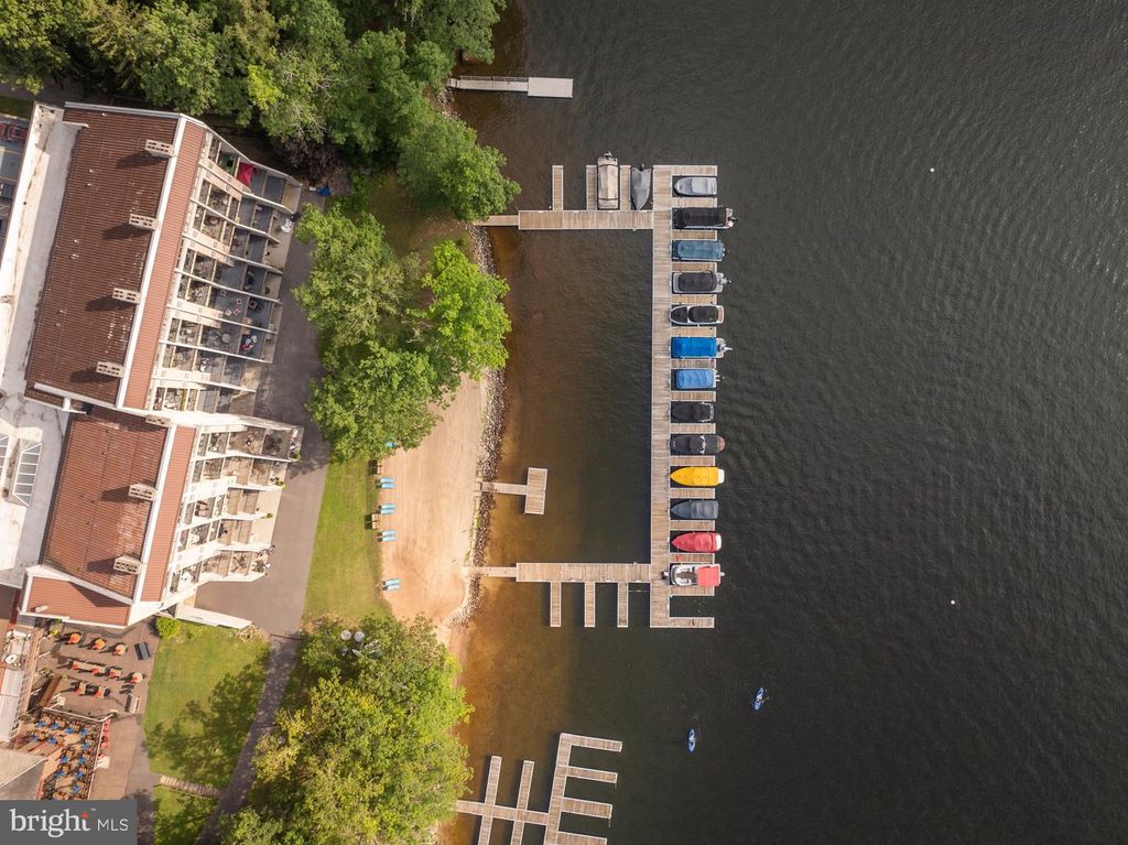 Image 5 of property listing at 20160 GARRETT HWY #H706, Oakland, MD 21550