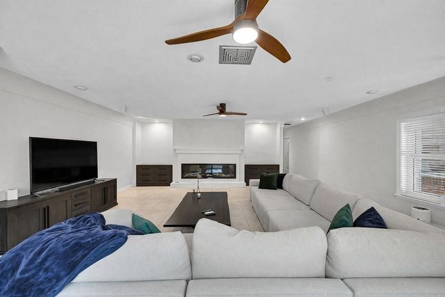 3999 NE 15th Avenue, Oakland Park, FL 33334