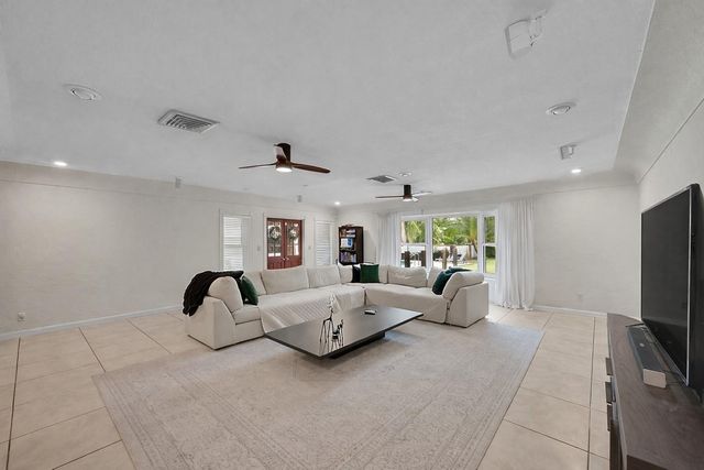 3999 NE 15th Avenue, Oakland Park, FL 33334