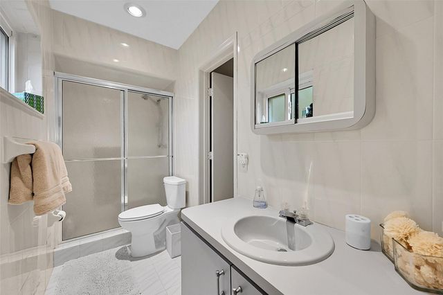 3999 NE 15th Avenue, Oakland Park, FL 33334