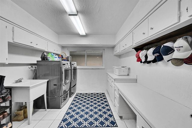 3999 NE 15th Avenue, Oakland Park, FL 33334