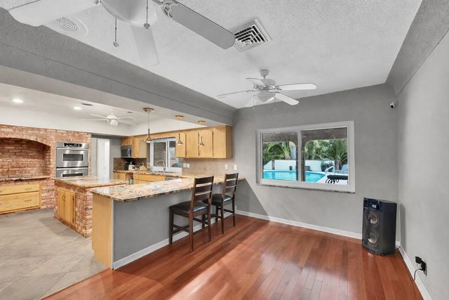 3999 NE 15th Avenue, Oakland Park, FL 33334