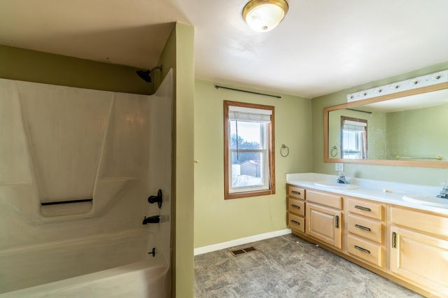 11934 Grabill Road, Leo, IN 46765