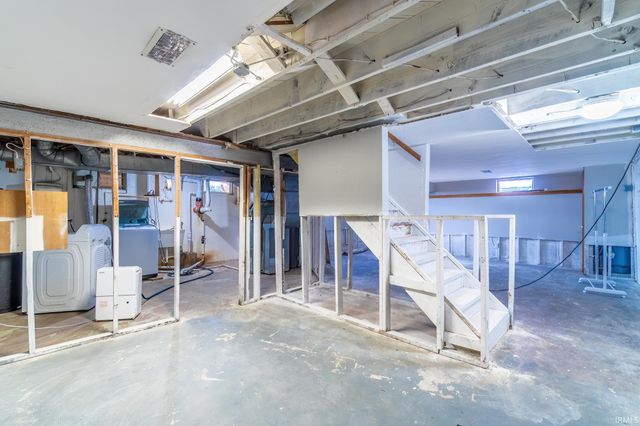 11934 Grabill Road, Leo, IN 46765