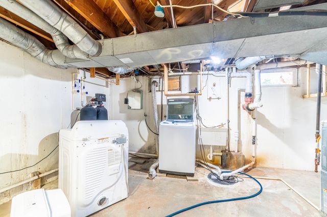 11934 Grabill Road, Leo, IN 46765