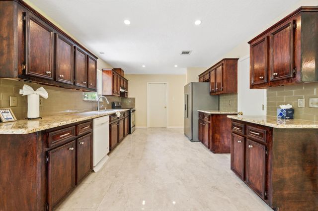 40206 Colfax Road, Magnolia, TX 77354