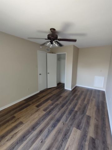 102 Libby Circle, Willis, TX 77378