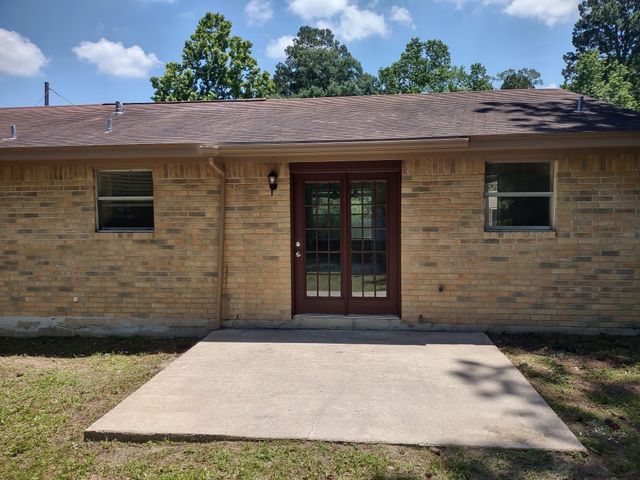 102 Libby Circle, Willis, TX 77378