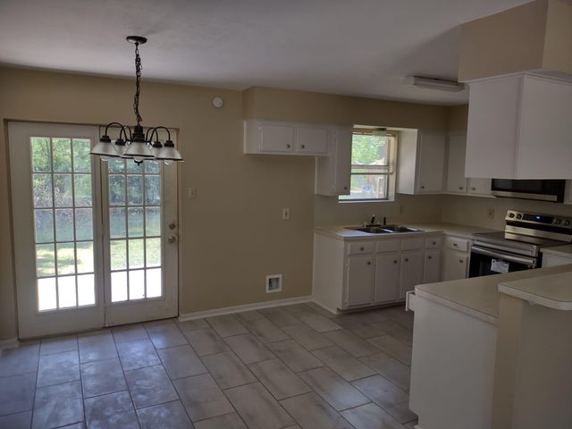 102 Libby Circle, Willis, TX 77378