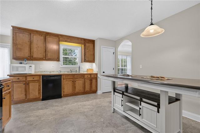510 Embassy Walk, Winder, GA 30680