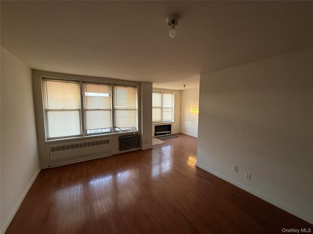 86-16 60th Avenue 6F, Flushing, NY 11373