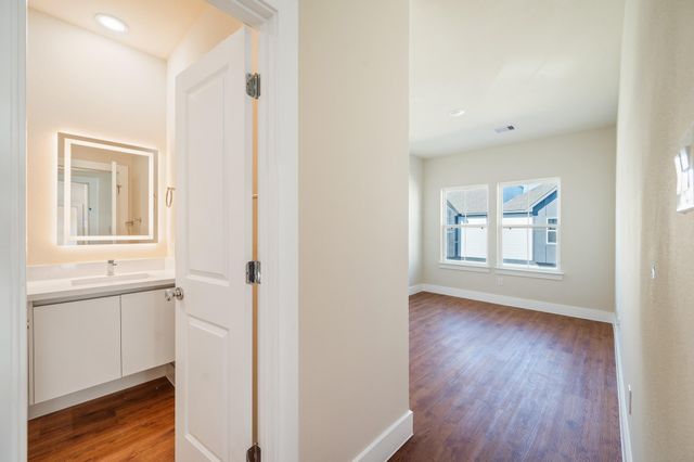 6702 Metro Boulevard 4, Houston, TX 77083