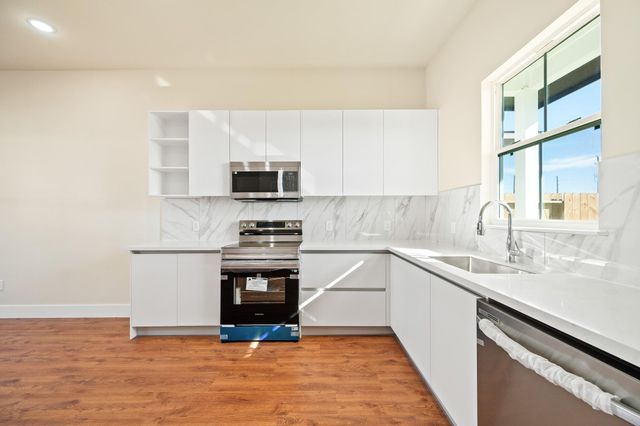 6702 Metro Boulevard 4, Houston, TX 77083