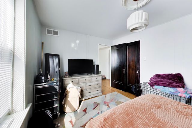 4015 N Mozart Street, Chicago, IL 60618