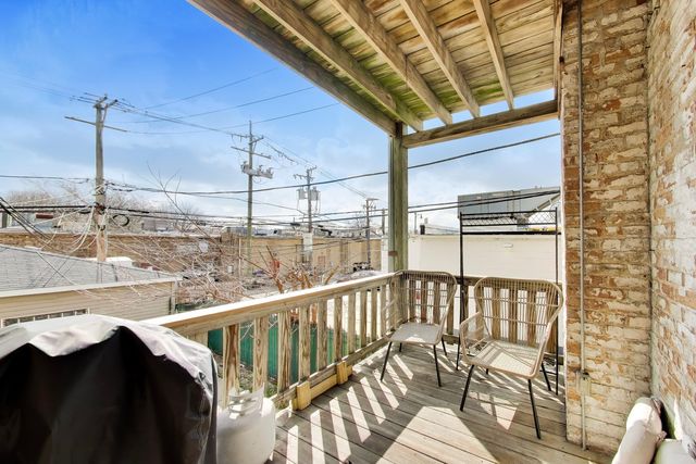 4015 N Mozart Street, Chicago, IL 60618