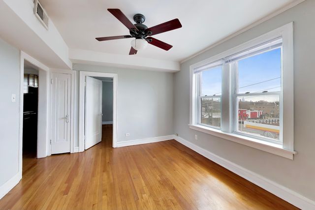 4015 N Mozart Street, Chicago, IL 60618