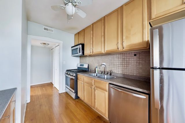 4015 N Mozart Street, Chicago, IL 60618