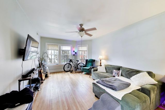 4015 N Mozart Street, Chicago, IL 60618