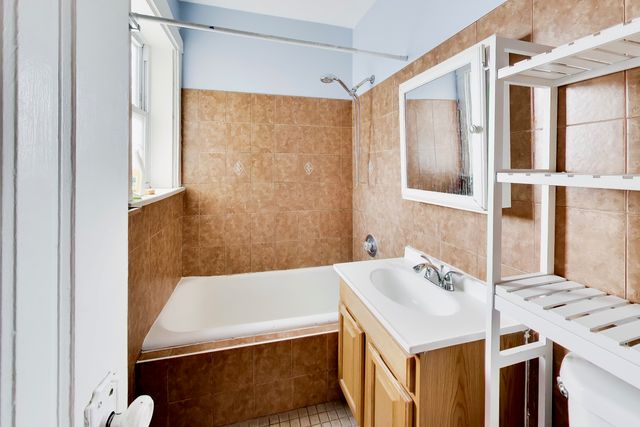 4015 N Mozart Street, Chicago, IL 60618