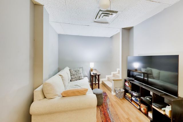 4015 N Mozart Street, Chicago, IL 60618