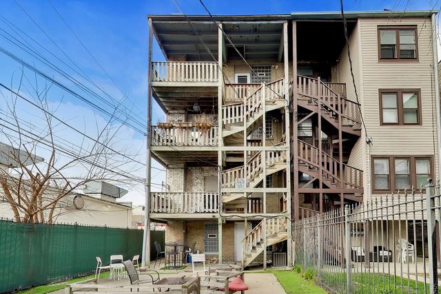 4015 N Mozart Street, Chicago, IL 60618