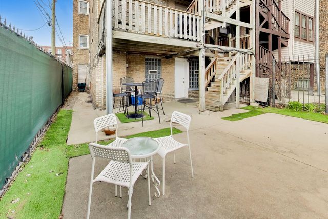 4015 N Mozart Street, Chicago, IL 60618