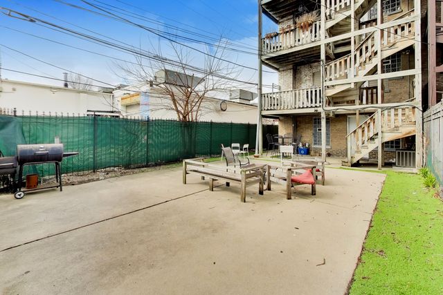 4015 N Mozart Street, Chicago, IL 60618