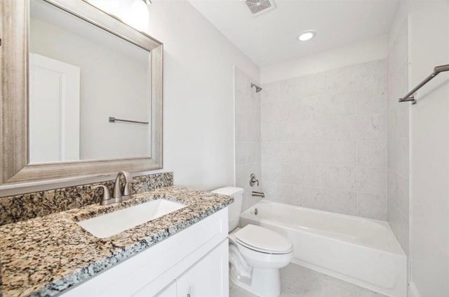 1230 W 25th Street C, Houston, TX 77008