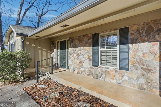 2224 Colonial Drive, Gainesville, GA 30501