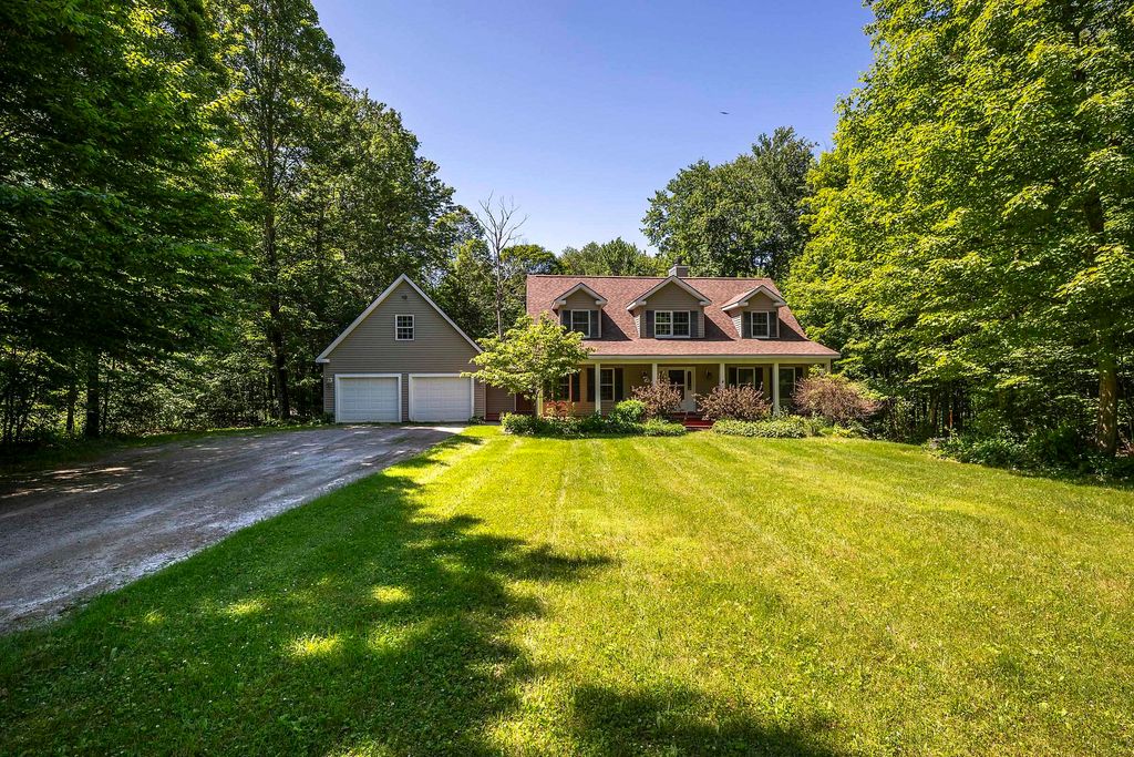 258 Mending Walls Road, Manchester, VT 05255