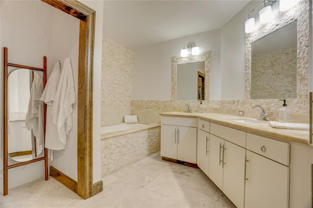 917 Main Street 305, Houston, TX 77002