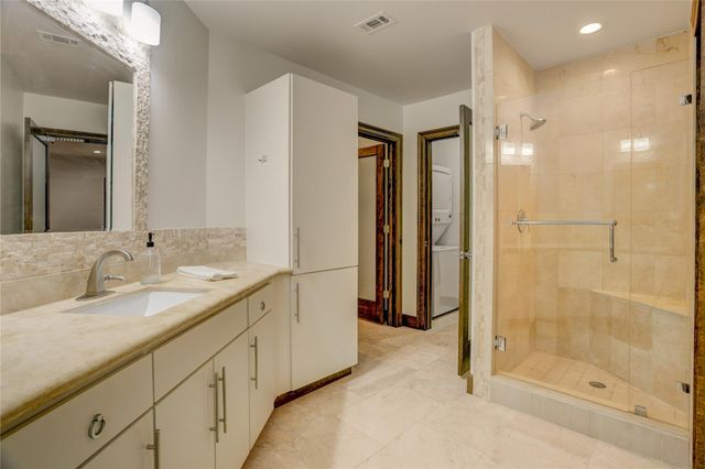 917 Main Street 305, Houston, TX 77002