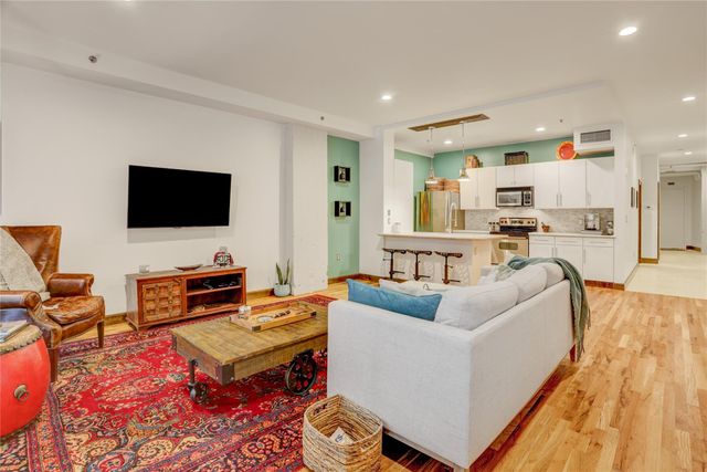 917 Main Street 305, Houston, TX 77002