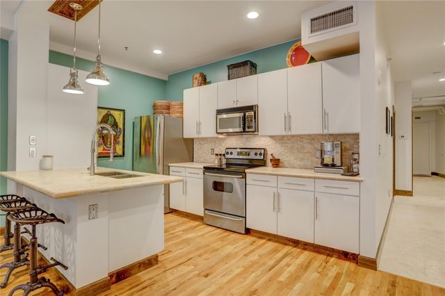 917 Main Street 305, Houston, TX 77002